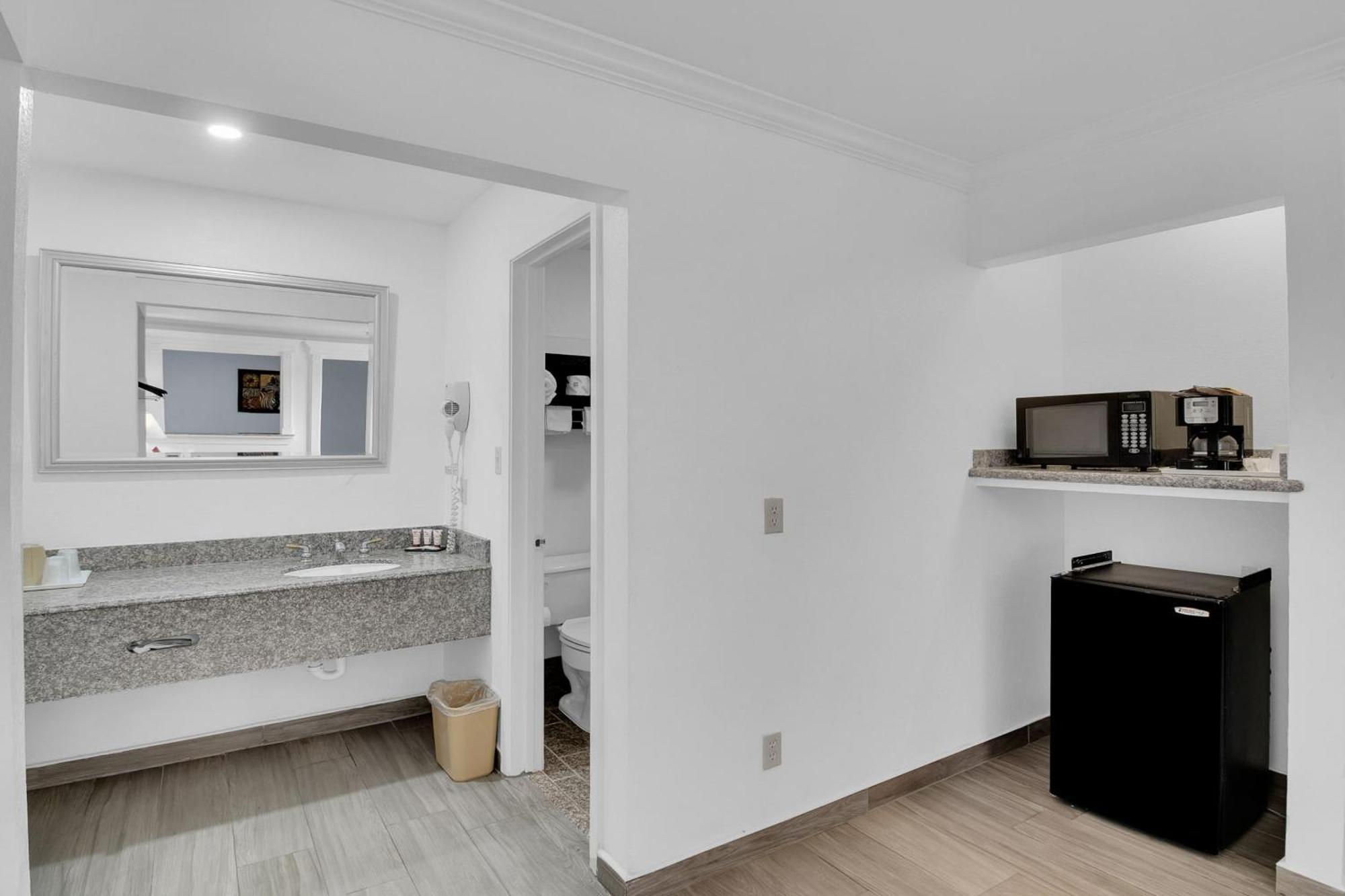 Three Rivers Executive Inn & Suites By Oyo المظهر الخارجي الصورة