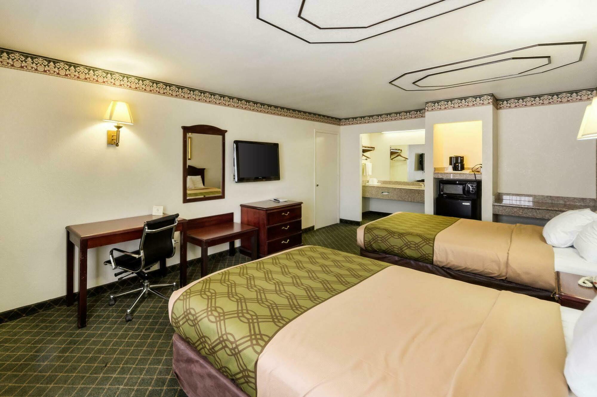 Three Rivers Executive Inn & Suites By Oyo المظهر الخارجي الصورة